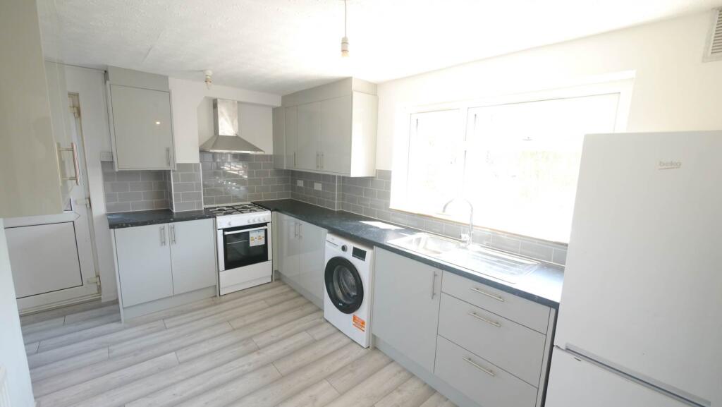 House in Hatfield, Roe Green - View 2