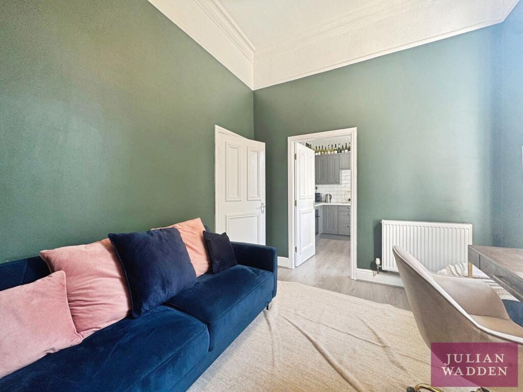 Apartment in Stockport, Heaton Chapel - View 3