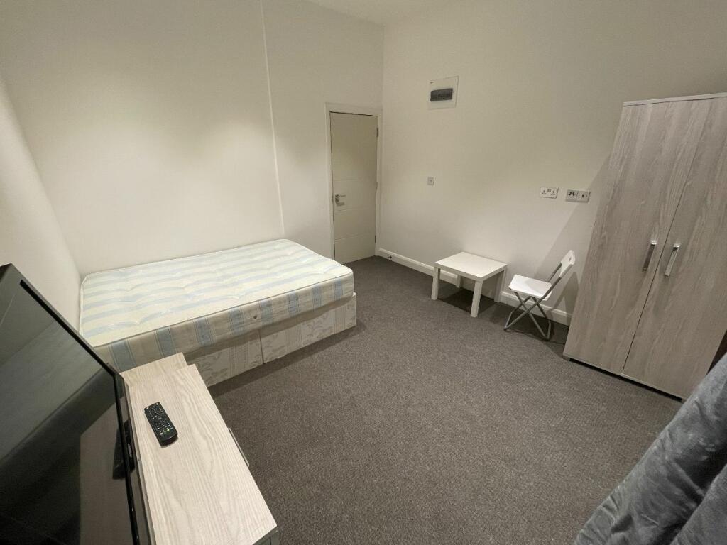 Main image of property: Room @ Uxbridge Road Shepherds Bush W12