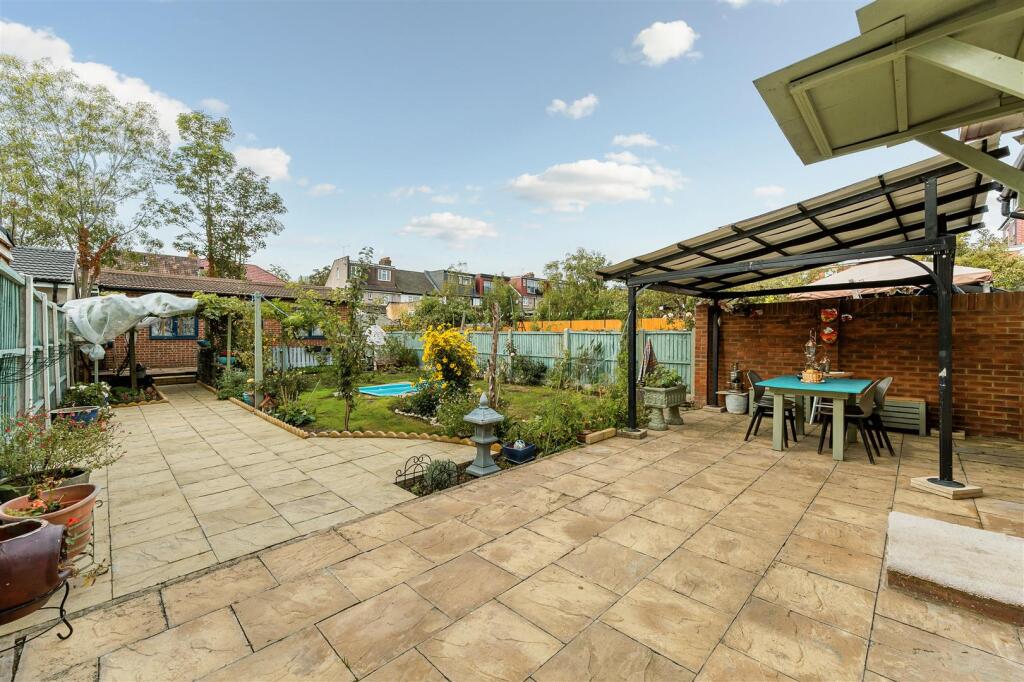 House in London, Greenford - View 2
