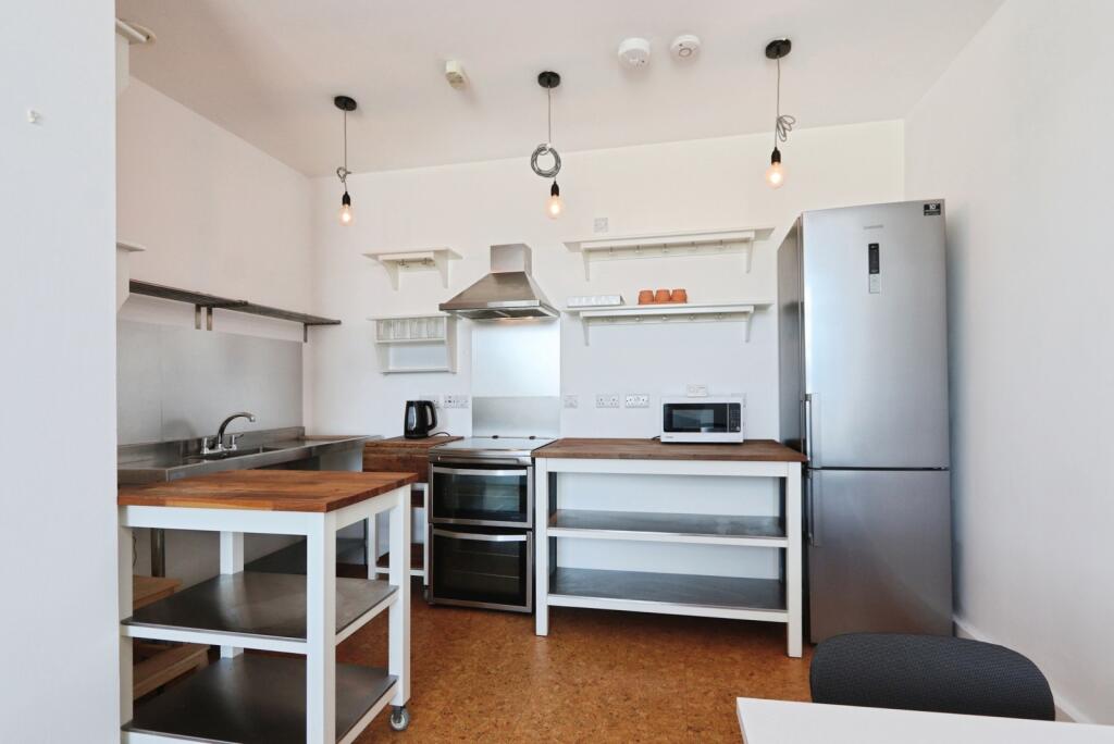 Apartment in Sheffield, Brookshaw Park, Neepsend - View 2