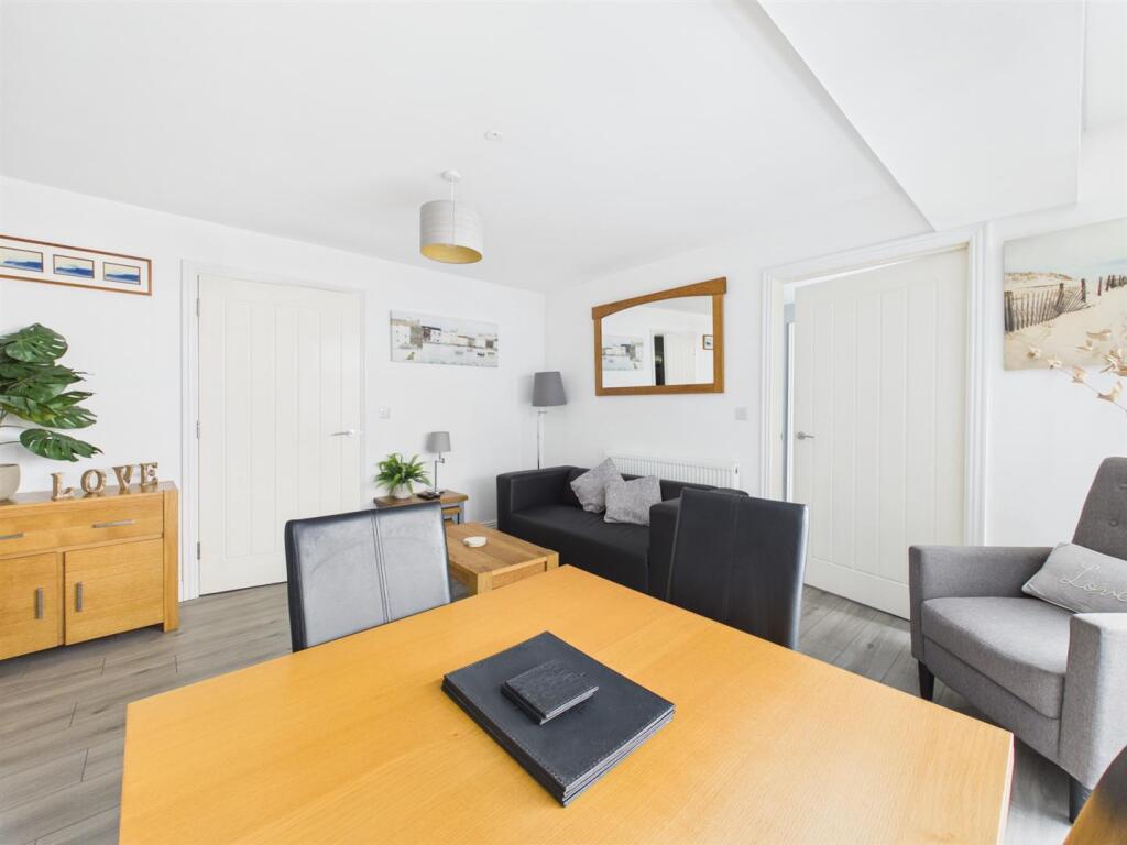 Apartment in Porthcawl, Nottage - View 2