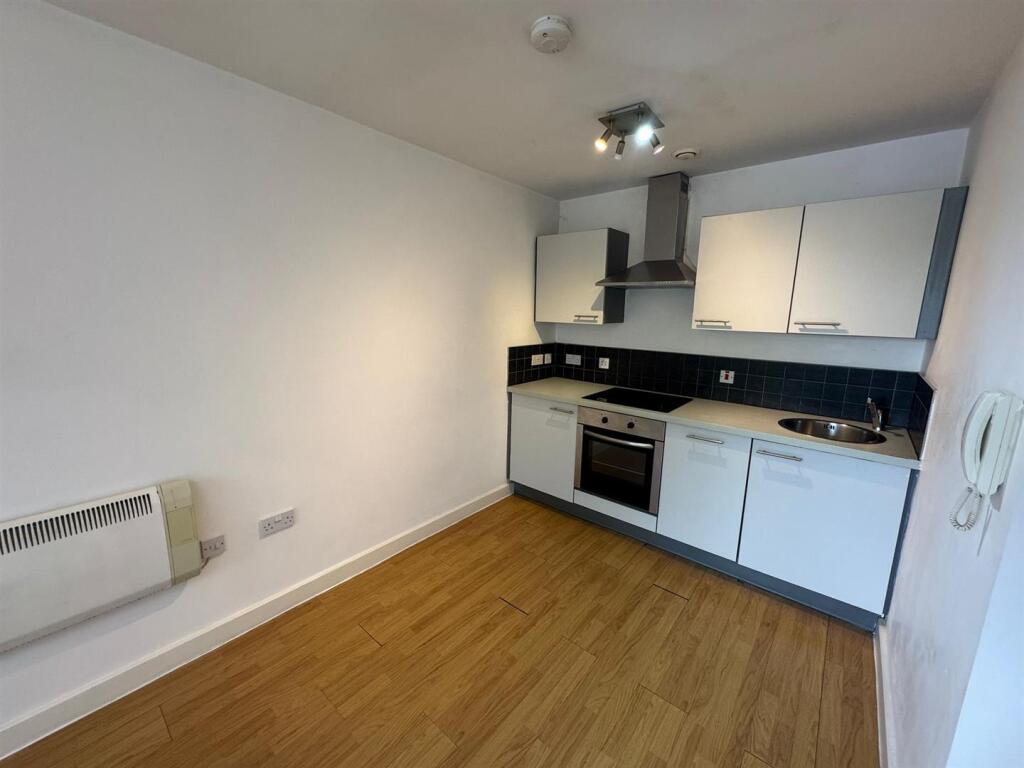 Apartment in Bradford - View 2