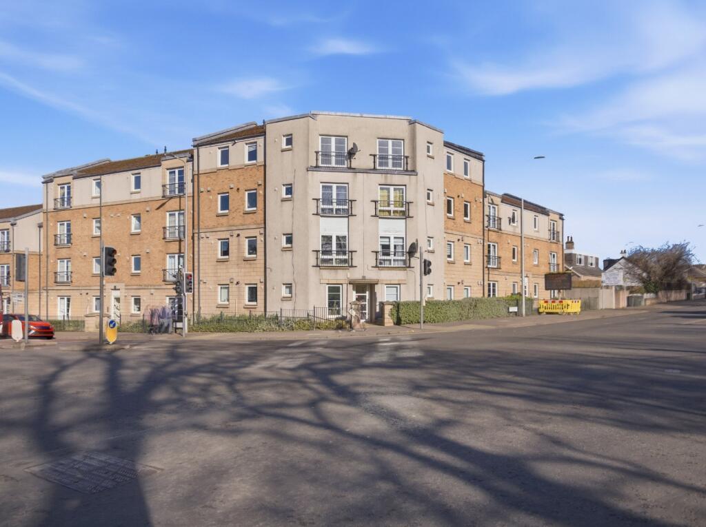 Main image of property: 215/8 Duddingston Park South, Edinburgh, EH15