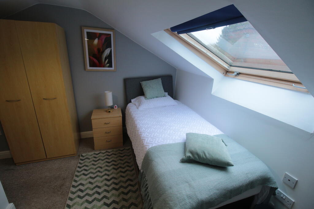 Main image of property: 43 Newland Street West, Lincoln, Lincolnshire, LN1 1QQ