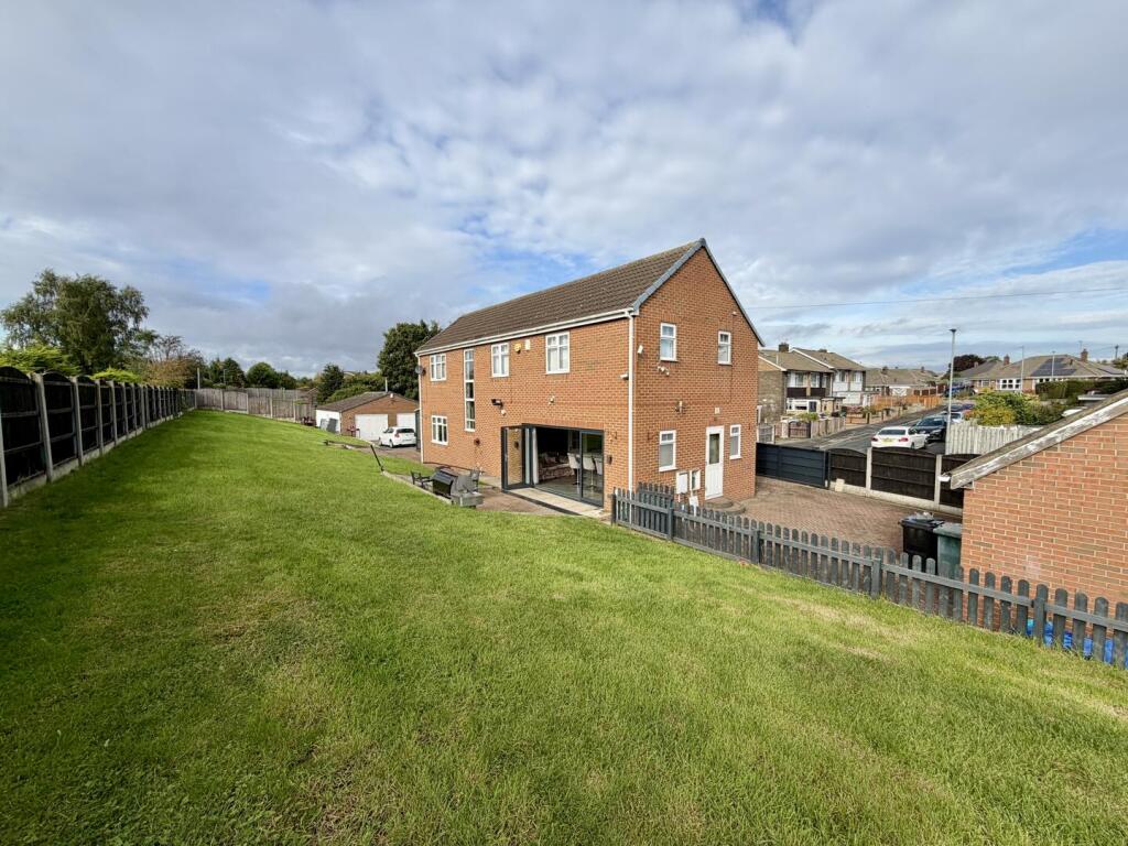 3-bed detached on Meriden Avenue, Garforth, Leeds, £495,000