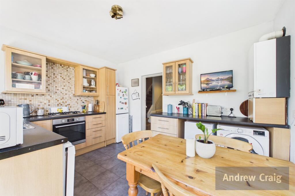 Bellfield Avenue, Gosforth photo 4