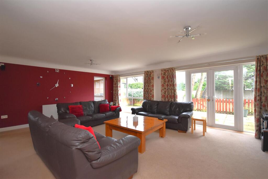 Birkenhead Road, Willaston, Neston photo 4