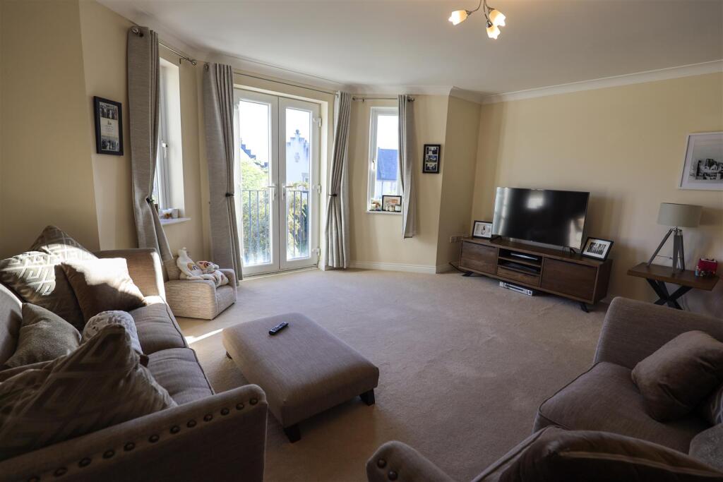 2 Talygarn Court, Talygarn Manor, Pontyclun, Rhondda Cynon Taff, CF72 9UH photo 4