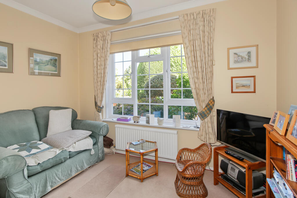 House in Elmbridge, Surrey - More