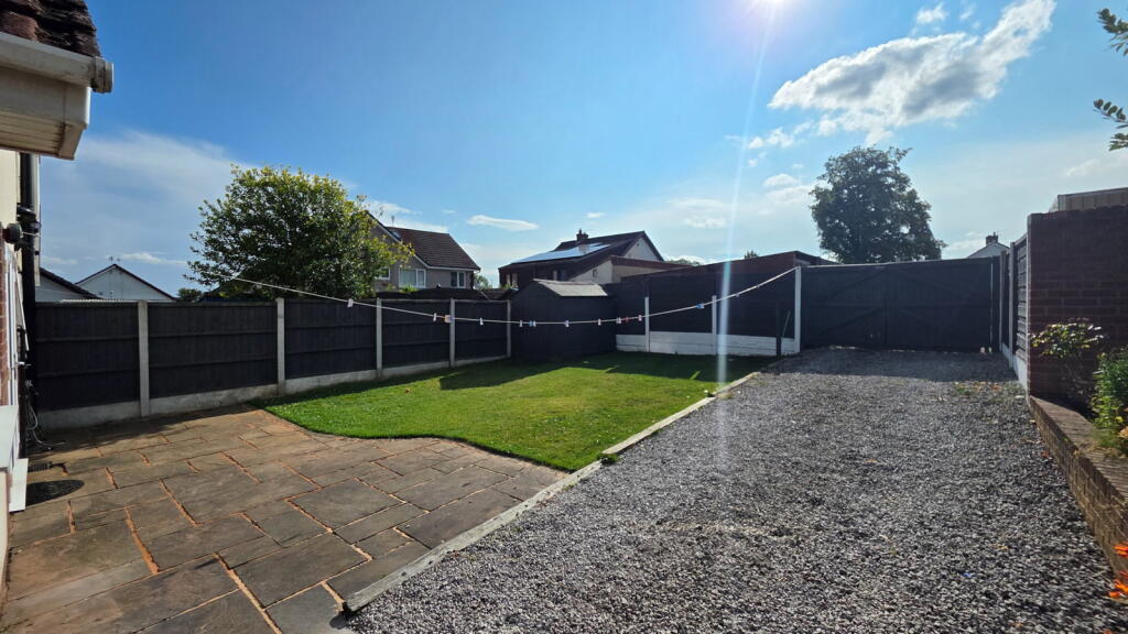 Southover, Westhoughton BL5 2HS photo 4