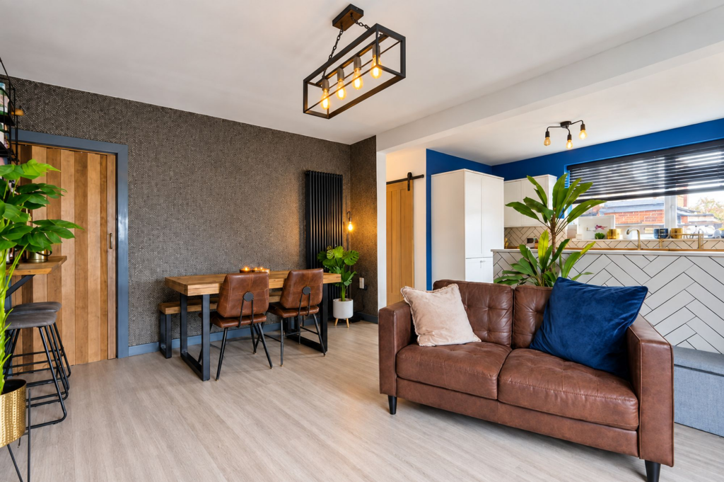 House in Lazenby, California, Eston - More