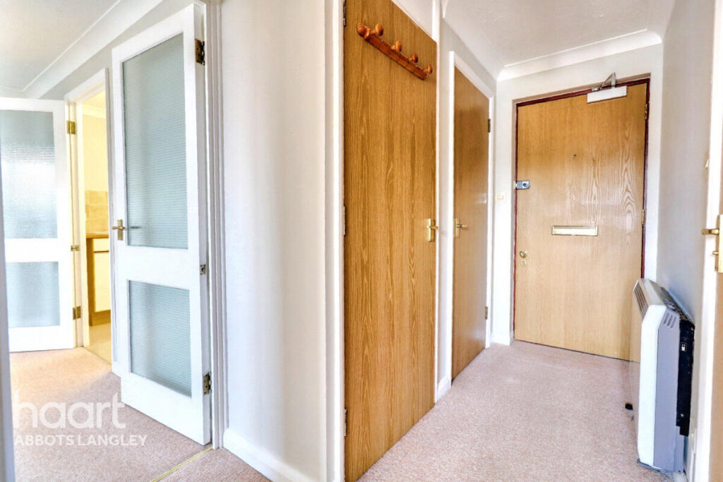 The Crescent, Abbots Langley photo 2