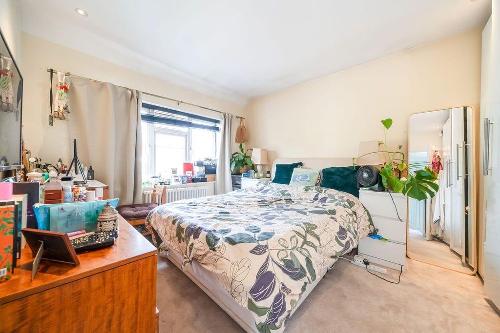 House in Richings Park, Iver - More
