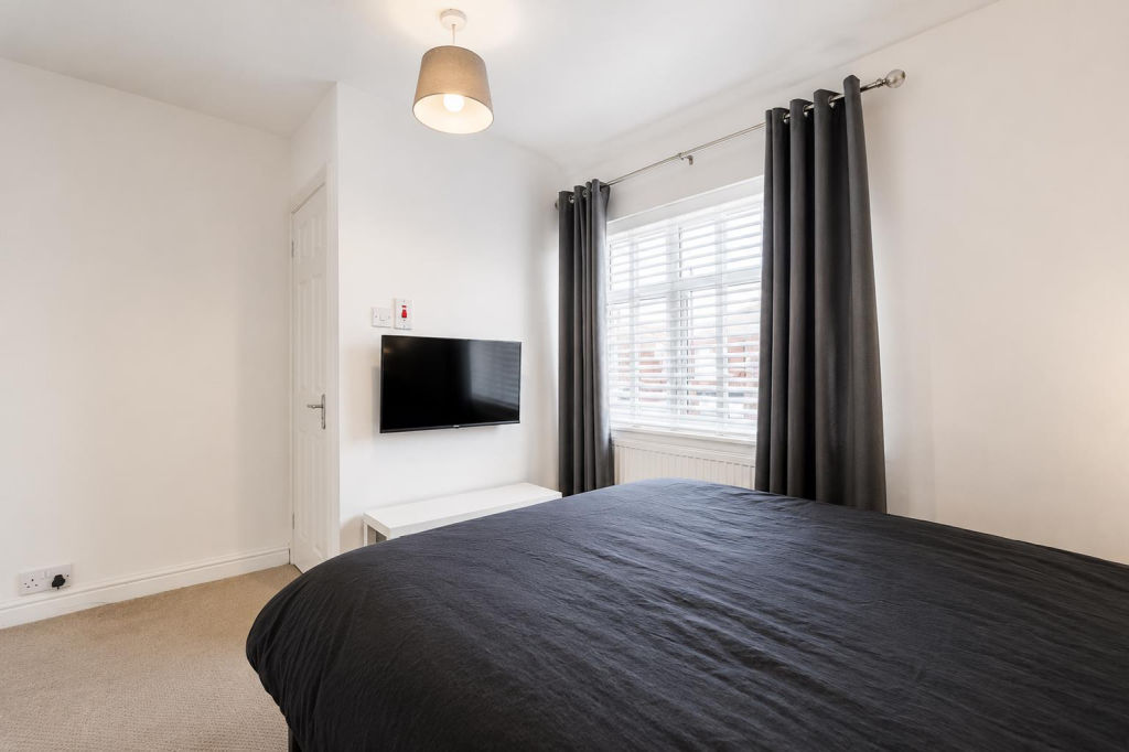 House in Tameside, Greater Manchester - More