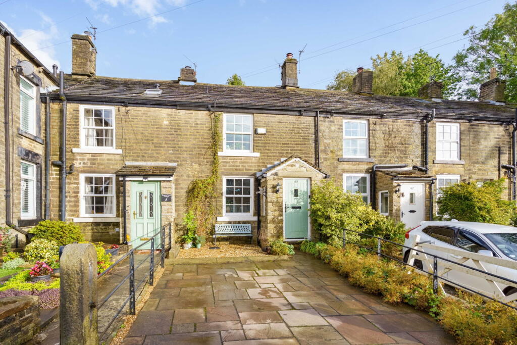 Main image of property: Cliffe Road, Glossop, SK13 8NT