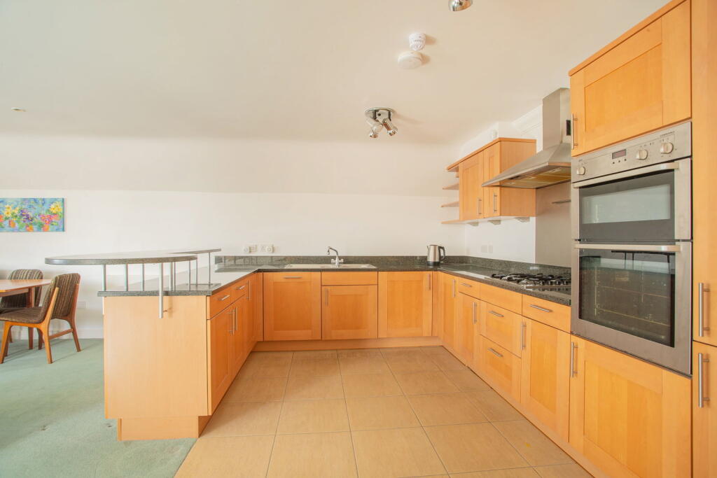 Apartment in Gloucester - View 4