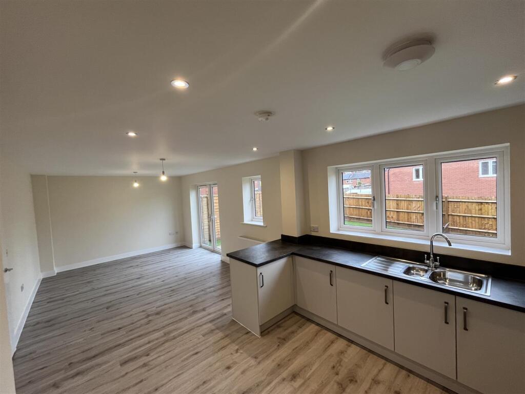 House in Stoke-on-Trent - View 5
