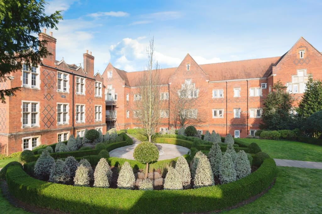 Main image of property: The Galleries, Brentwood, CM14