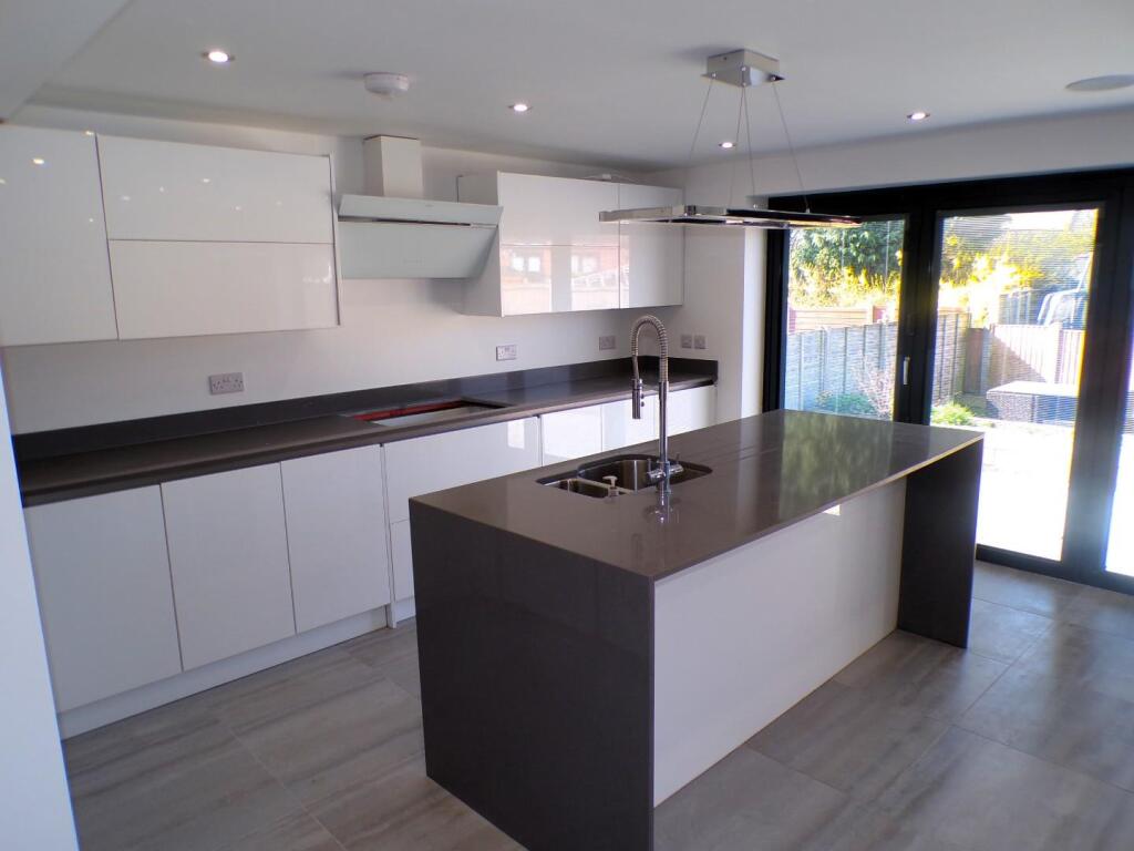 Willows Drive, Failsworth, Manchester photo 3