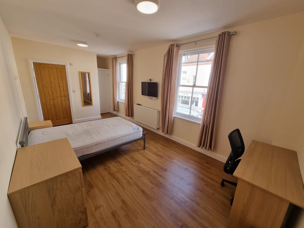 House in Leamington Spa, Sydenham, Royal Leamington Spa - More