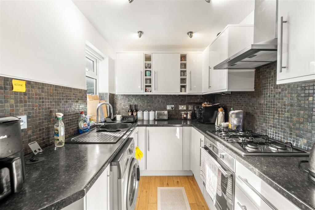 Belgrave Road, Sale photo 3