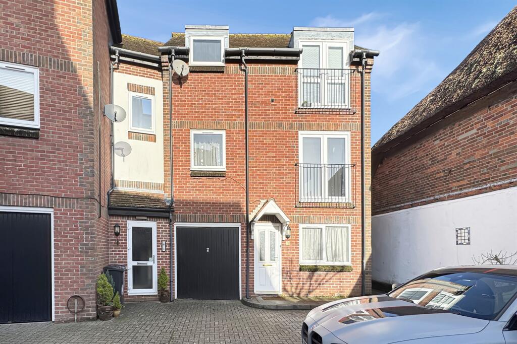Main image of property: 2 bedroom Ground Floor Maisonette in Chichester