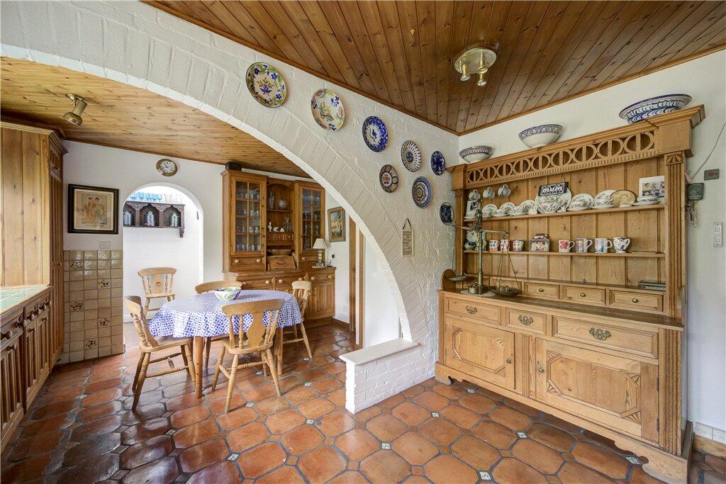 House in Kingston upon Thames - More
