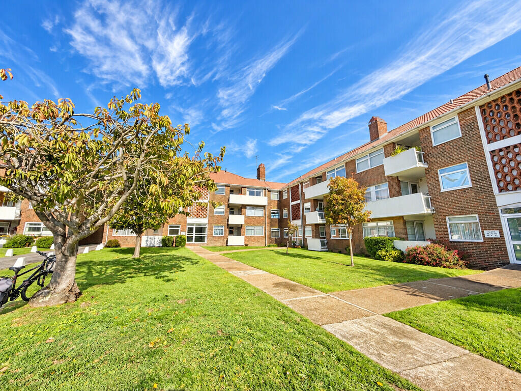 2-bed flat on 41, Rosslyn Court, Rosslyn Road, £300,000