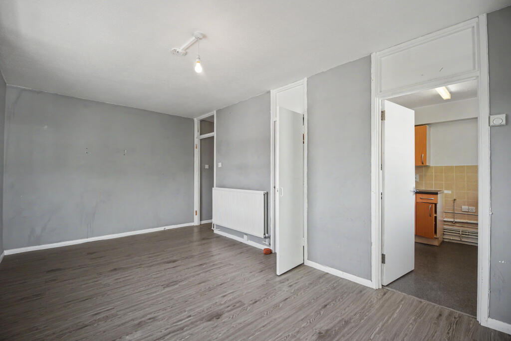 Apartment in Reading - View 4