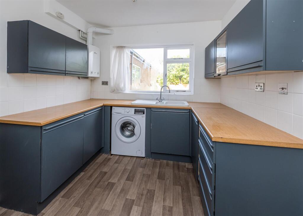 33 York Gardens, Finchfield, Wolverhampton, WV3 9BY photo 4