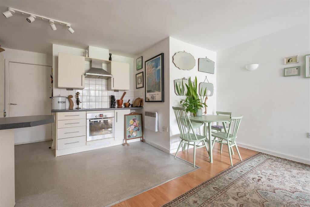 Apartment in London, Hackney - View 3