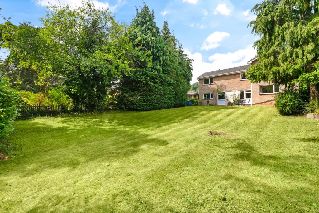 House in Bracknell - View 2