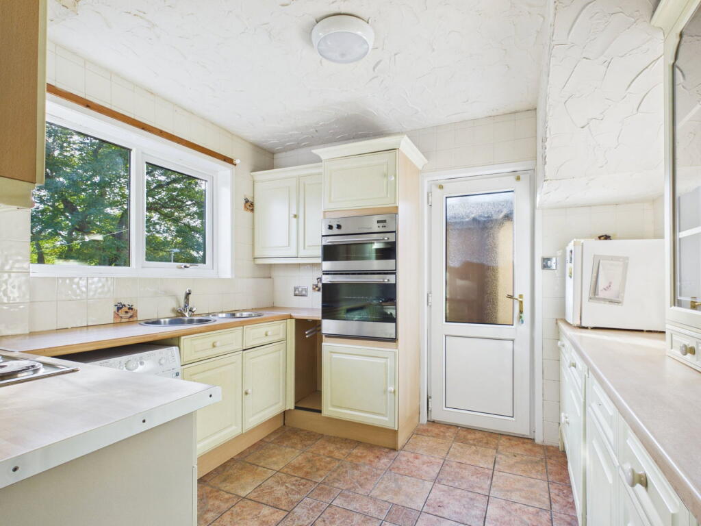 37 Cockersand Drive, Hala, Lancaster, LA1 4QL photo 4