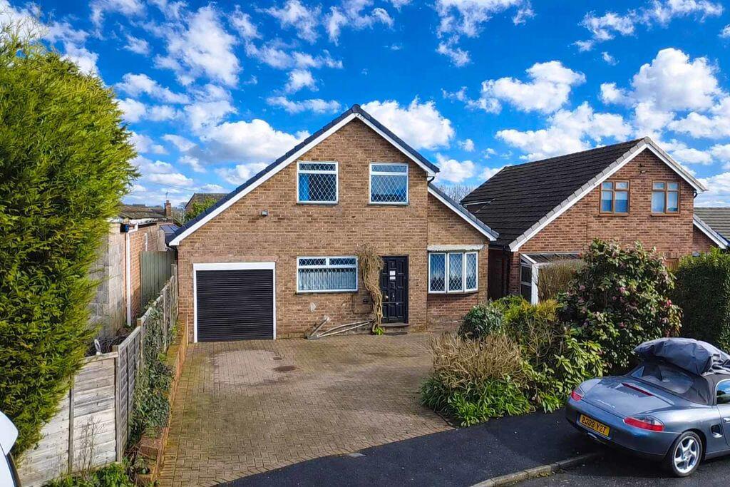 4-bed detached on Chaucer Drive, Burntwood, WS7 2HT, £299,950