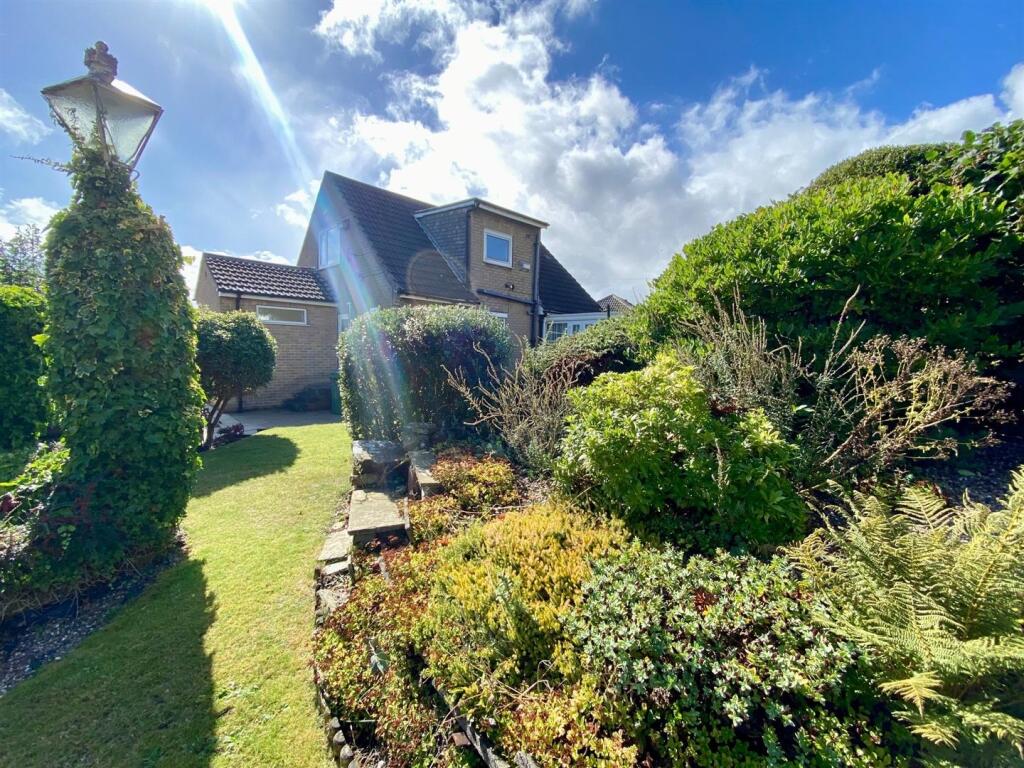 3-bed detached on Sherwood Drive, Netherton, Huddersfield, £315,000