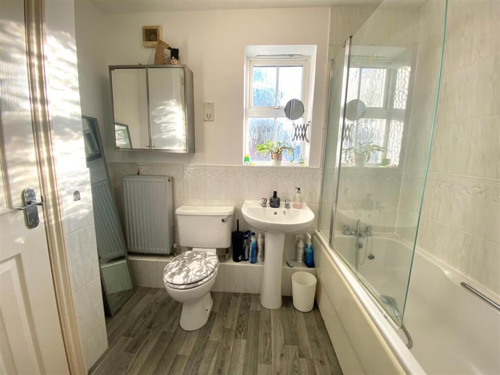 Apartment in Epping Forest, Waltham Abbey - More