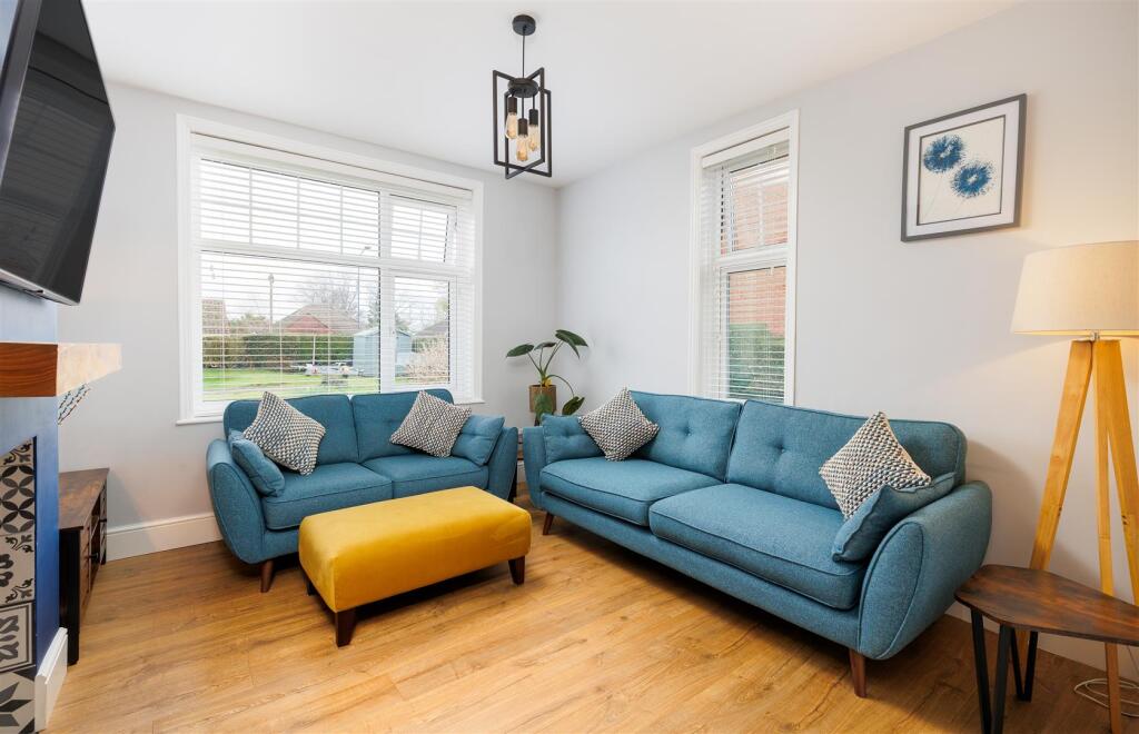 House in Cowes, Somerton, Northwood - More