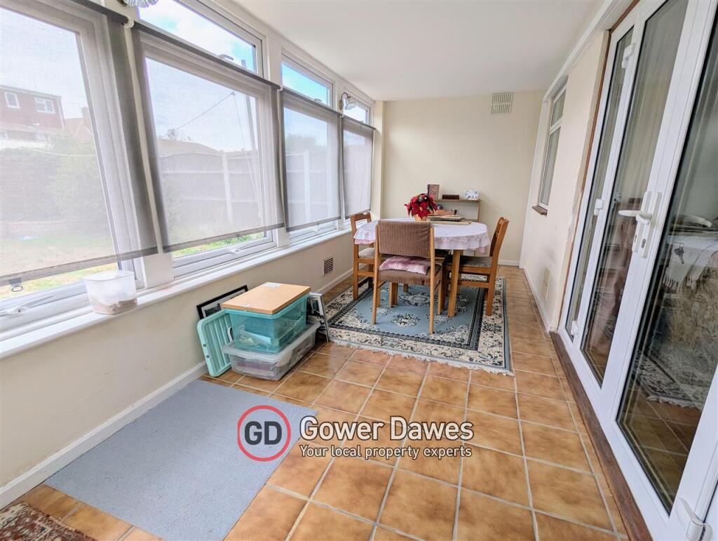 House in Thurrock, Essex - View 4