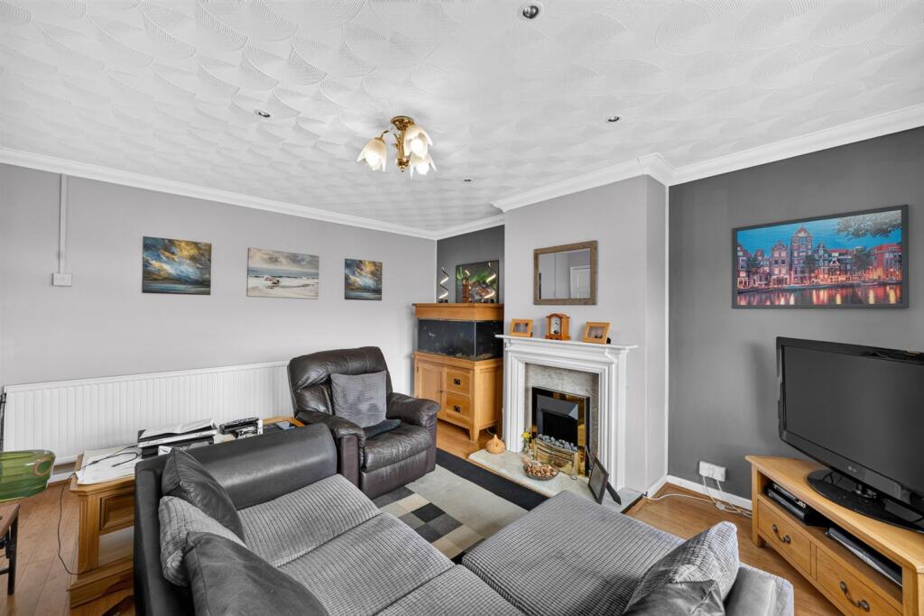 Upland Drive, Trevethin, Pontypool photo 4