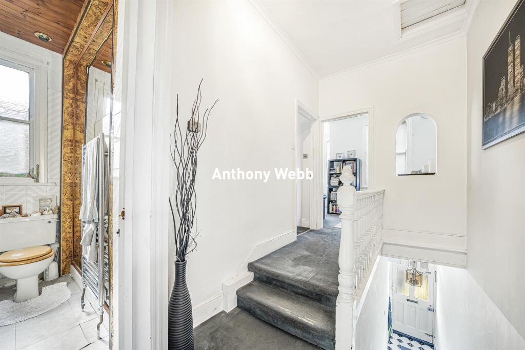 Avondale Road, Palmers Green, N13 photo 4