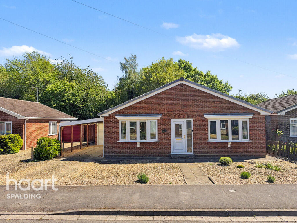 3-bed detached on Dick Turpin Way, Long Sutton, £280,000