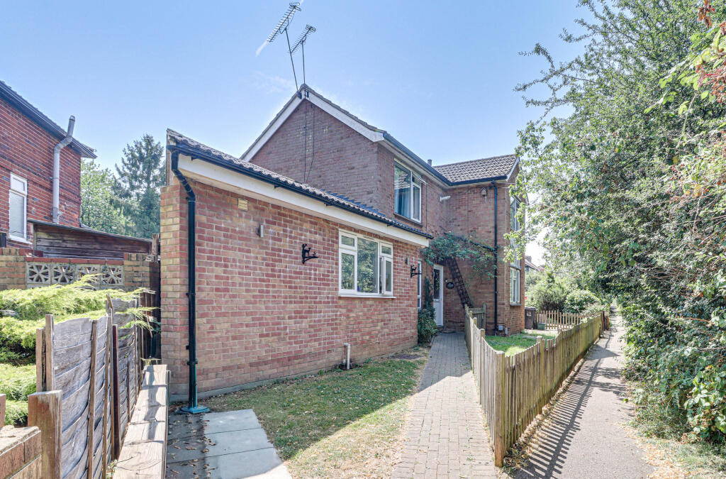 Main image of property: Reynolds Crescent, Sandridge, St. Albans, AL4