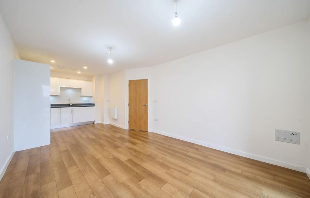 Apartment in Gillingham, Medway - View 2