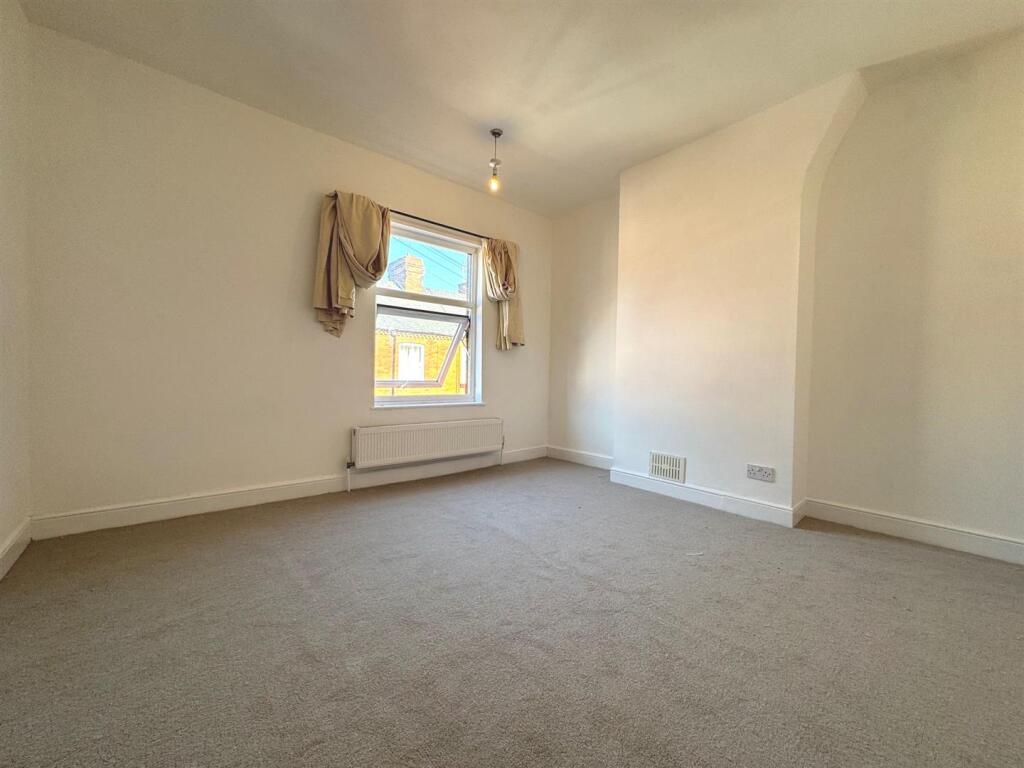 House in Staffordshire Moorlands, Leek - More