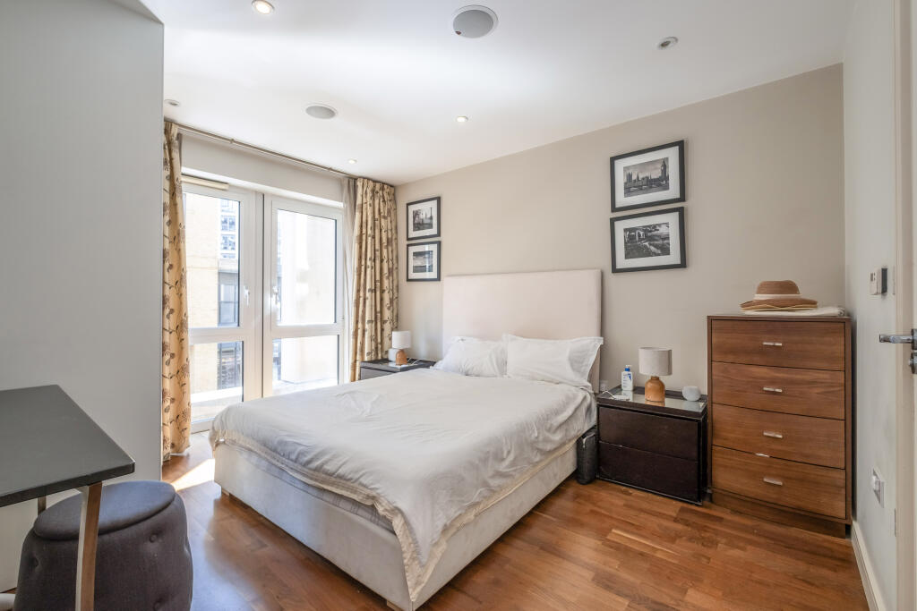 Apartment in London - More