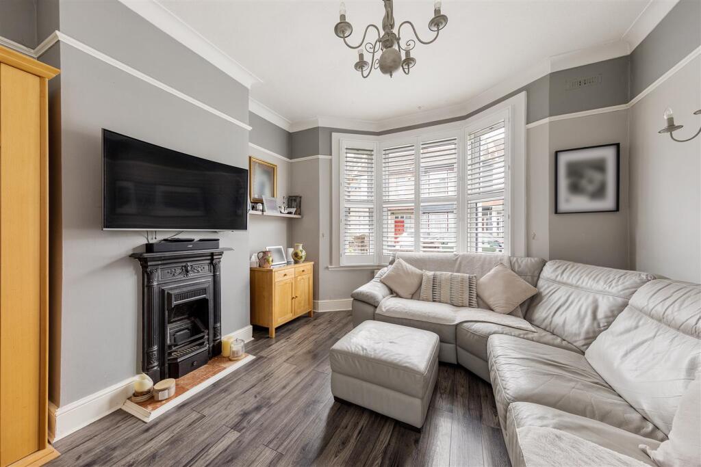 House in London, Royston Parade, Chingford - View 2