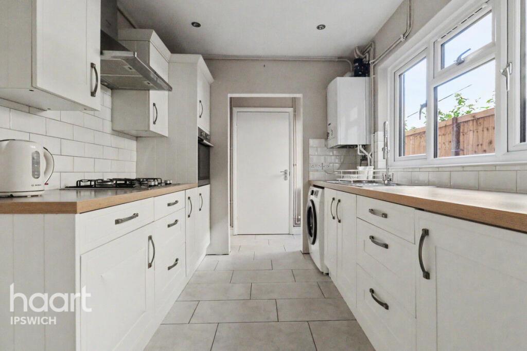 House in Ipswich, Racecourse - More