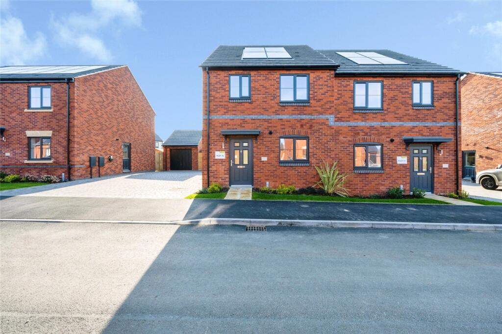 Main image of property: Weavers Grange, London Road, Bozeat, NN29