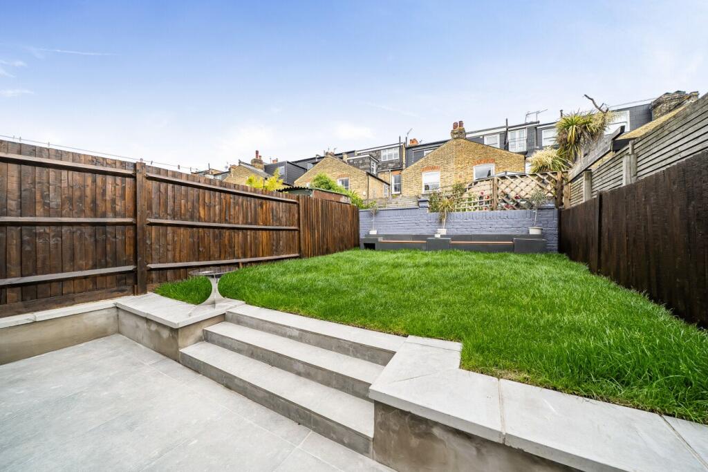 Apartment in London - View 5